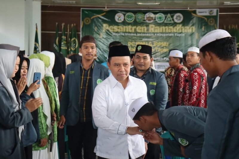 Bupati Tapin Buka Pesantren Ramadan, Ajak Generasi Muda Perkuat Keimanan 1 IMG 20250308 WA0016 e1741417872798