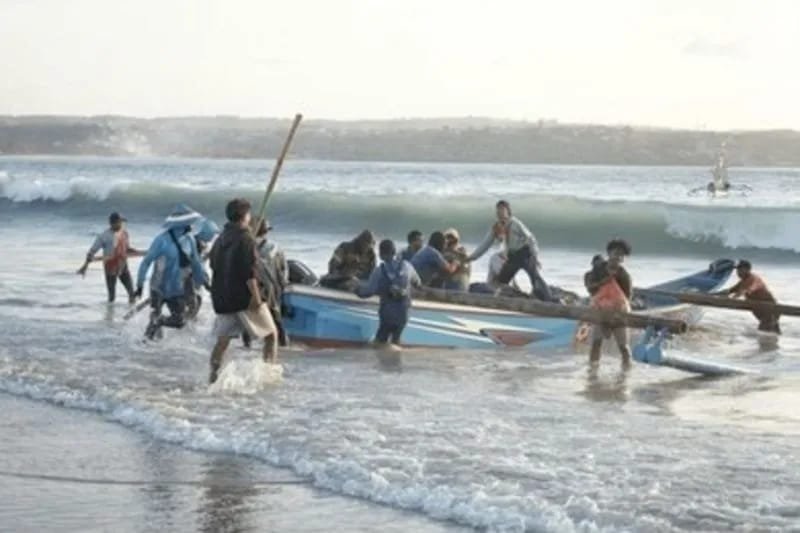 Masyarakat Di ingatkan Waspadai Gelombang Tinggi 2,5 Meter di Perairan Kalsel 1 IMG 20250309 WA0080