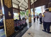 Protes Kondisi Darurat Sampah, Balai Kota Diserbu Ratusan Massa Gabungan 22 Protes Kondisi Darurat Sampah, Balai Kota Diserbu Ratusan Massa Gabungan