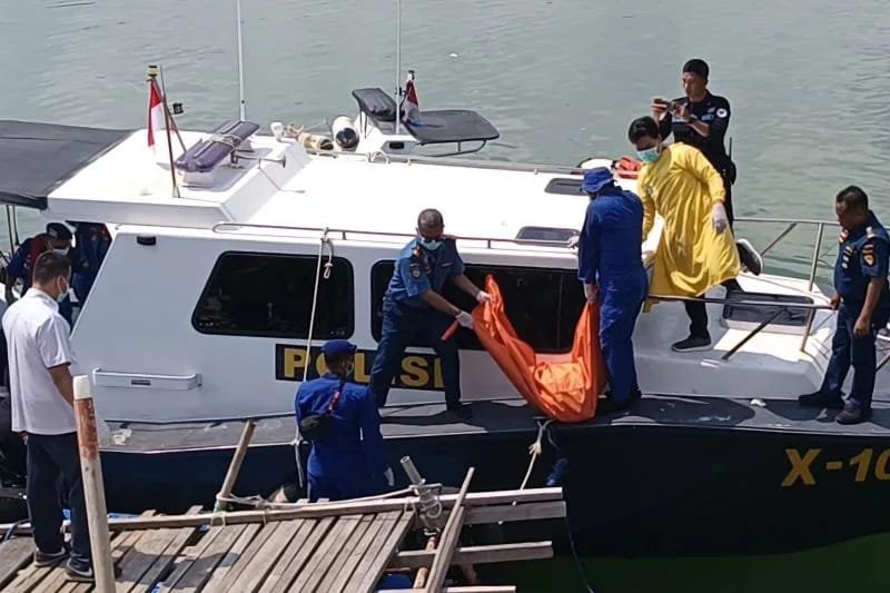 Dua orang Meninggal Dunia Akibat Kebakaran Kapal Tugboat dan Tongkang 1 IMG 20250313 WA0031