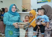 Cegah Stunting, TP PKK Tapin Bagikan Ratusan Telur Kepada Anak 7 Cegah Stunting, TP PKK Tapin Bagikan Ratusan Telur Kepada Anak
