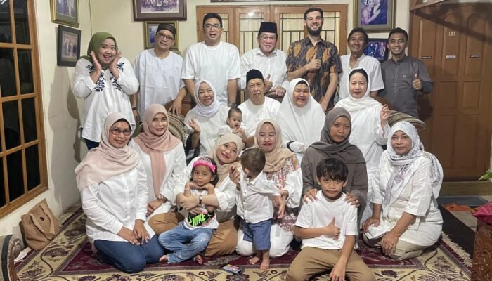 Keluarga Besar Gubernur Pertama Kalsel Syarkawi Adakan Silaturahmi dan Buka Puasa Bersama