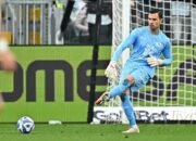 Emil Sebut Bujukan Jay Idzes dan Persaingannya dengan Maarten Pais di Kiper Timnas Indonesia 15 Emil Sebut Bujukan Jay Idzes dan Persaingannya dengan Maarten Pais di Kiper Timnas Indonesia