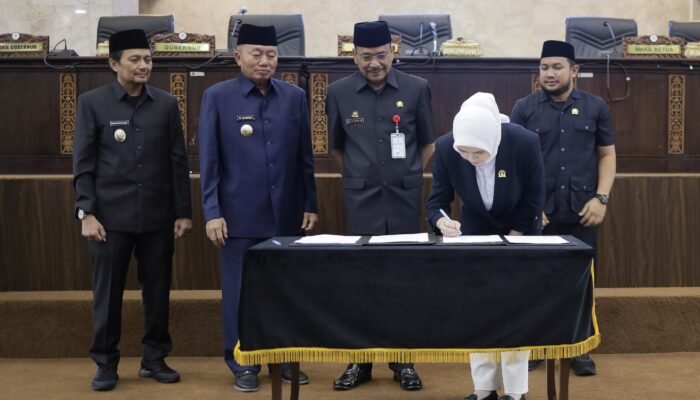 Gubernur Kalsel Sampaikan LKPj Kepala Daerah Kalsel 2024 pada Rapat Paripurna DPRD Kalsel 3 IMG 20250319 WA0058