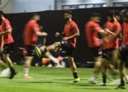 Hanya 14 Pemain BahrainLatihan Perdana di Gelora Bung Karno Jakarta 13 Hanya 14 Pemain BahrainLatihan Perdana di Gelora Bung Karno Jakarta