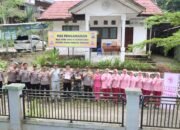 Kapolres HST Pantau Pos Lebaran dan Serahkan Bingkisan