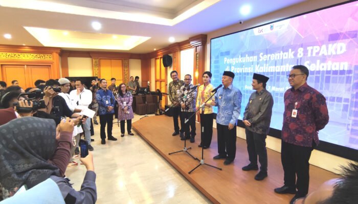 Kukuhkan TPAKD, OJK dan Pemprov Kalsel Dorong Pertumbuhan Ekonomi Daerah