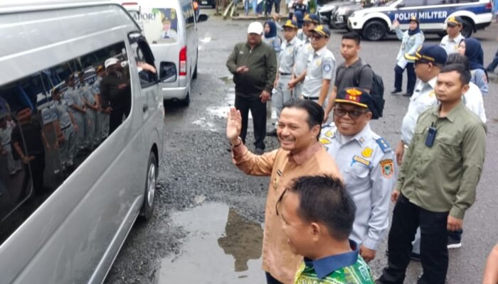 Wagub Hasnuryadi Lepas Peserta Mudik Gratis, Warga Sambut dengan Ceria