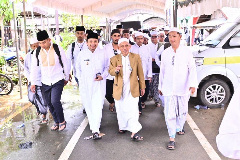 Wagub Kalsel Berbaur dengan Jemaah di Haul Datu Kalampayan 1 1 3 klm Kontrak Pemprov 6 Wagub Hasnuriyadi hadiri haul