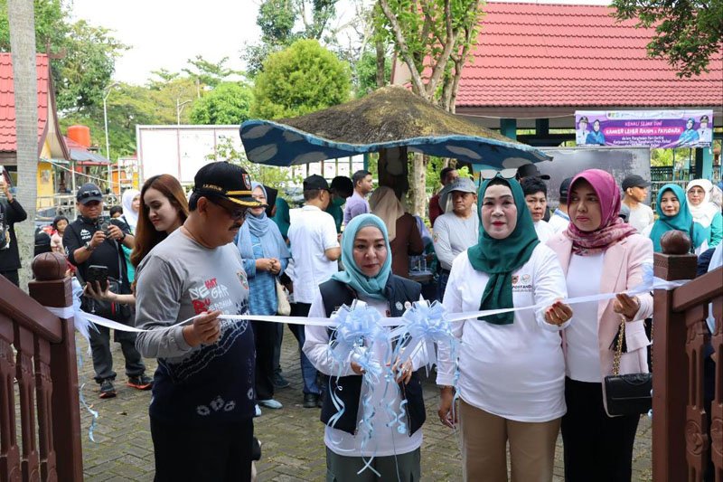 Bukti Komitmen Pemerintah Tingkatkan Kualitas Kesehatan 1 1 35 lmKontrak Pemprov 20 Hj Fatul Jannah resmikan rumah Kesehatan ibu dan anak