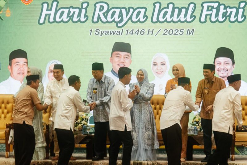 1 4 klm Kontrak Pemprov 3 Open house Gubernur dan wagub