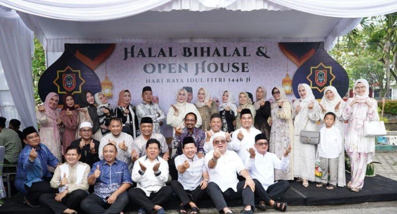 1 4 klm Kontrak Pemprov 4 Pj Sekdaprov dan istri halal bihalal