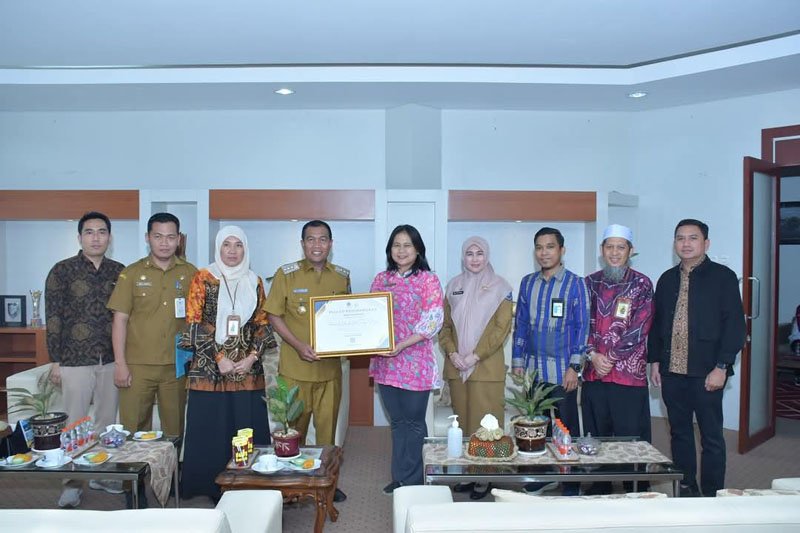 Pemkab HSS Diganjar Penghargaan KPPN Barabai 1 Hal 12 HSS 3 klm 12