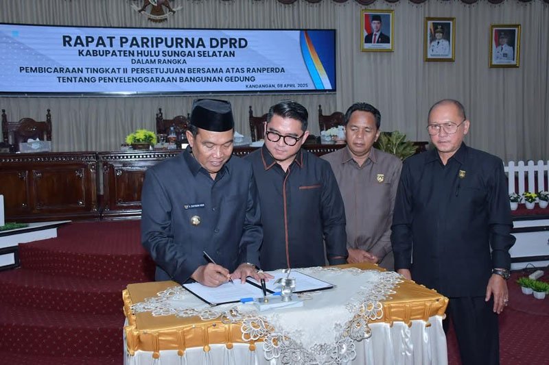 Ranperda Penyelenggaraan Bangunan Gedung Disepakati Menjadi Perda HSS 1 Hal 12 HSS 3 klm 4