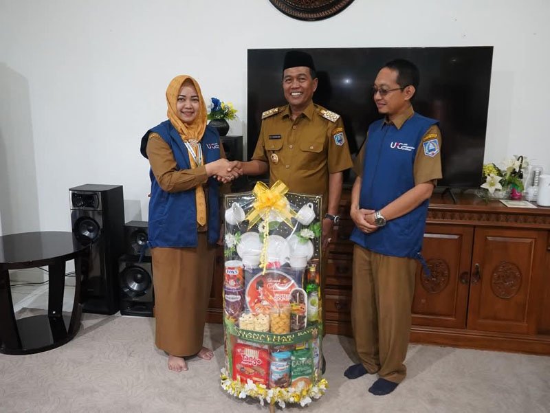 Bupati Berikan Teladan Laporkan Penerimaan Hadiah Lebaran 1 Hal 12 HSS 3 klm 8