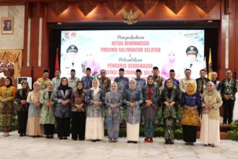 Bupati Tanbu Hadiri Pengukuhan Ketua Dekranasda Kalsel 1 Hal 12 Tanbu 35 klm 14