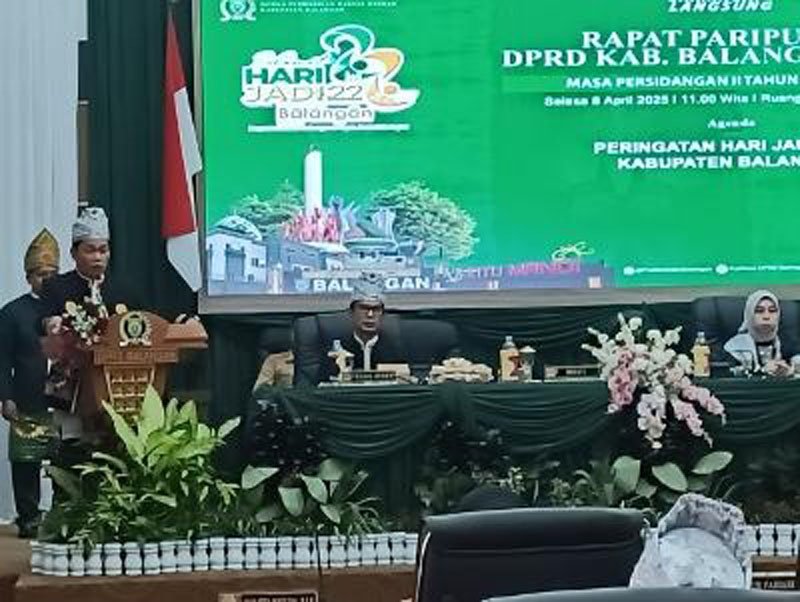 Bupati dan Wabup Balangan Hadiri Rapat Paripurna Perigatan Hari Jadi ke-22 1 Hal 2 Bal 3 klm 1