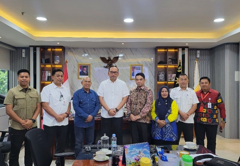 Bupati Kotabaru Perhatikan Pendidikan Anak Terpencil Kurang Mampu 1 Hal 4 Kotabaru 4 klm 6