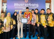 HSU Raih Penghargaan Keselarasan Tertinggi RPJPD dari Gubernur Kalsel 50 HSU Raih Penghargaan Keselarasan Tertinggi RPJPD dari Gubernur Kalsel