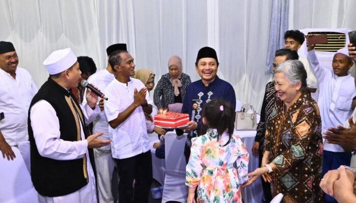 Berulang Tahun, Frans Sinatra Huwae Terharu Dapat Kejutan dari Bang Hasnur