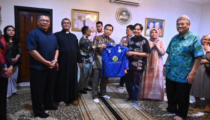 Momen Indah Idulfitri, Keuskupan Banjarmasin Silaturahmi dengan Keluarga Besar Hasnur Group