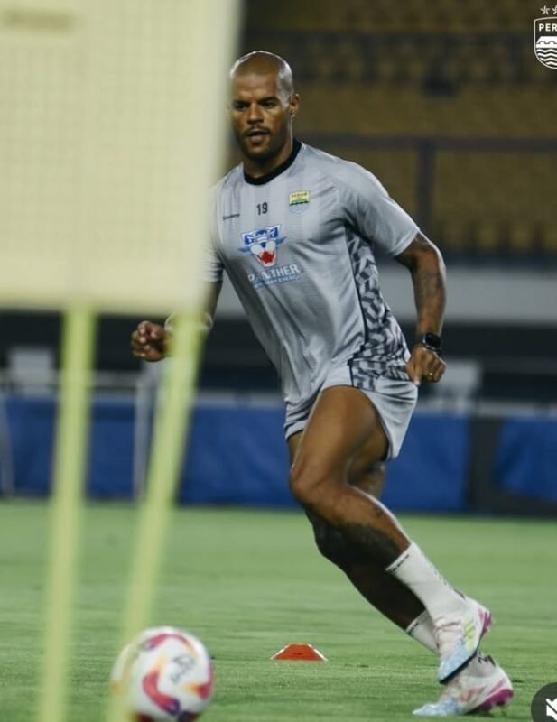 Badai Cedera Belum Usai, Persib Tanpa Dua Striker Lawan Borneo FC 1 IMG 20250405 WA0031 e1743856541109