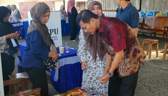 Wartono Nyoblos di TPS 013, PSU Pilwali Banjarbaru Resmi Bergulir 3 IMG 20250419 WA0023