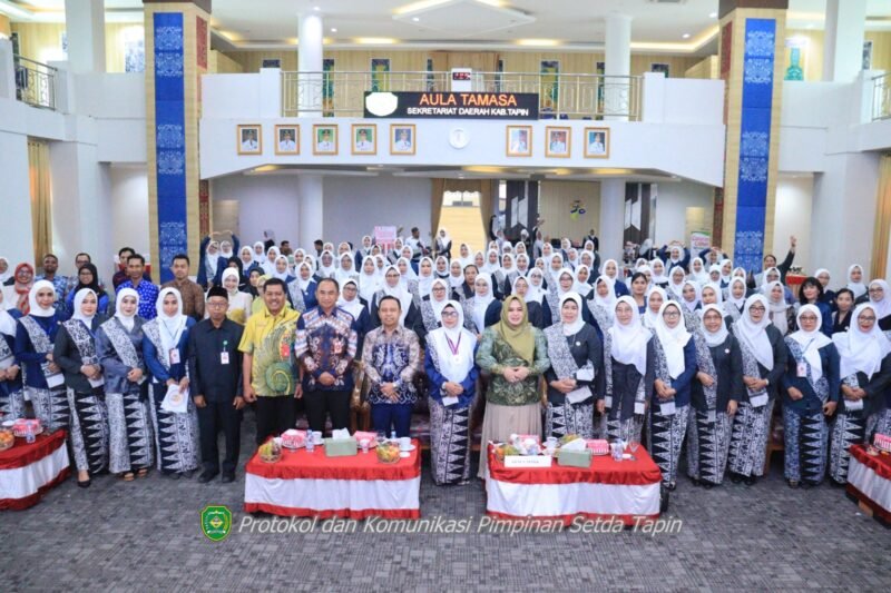 Bupati Tapin : Bidan Garda Terdepan Kesehatan Ibu dan Anak 1 IMG 20250419 WA0037 e1745044197115