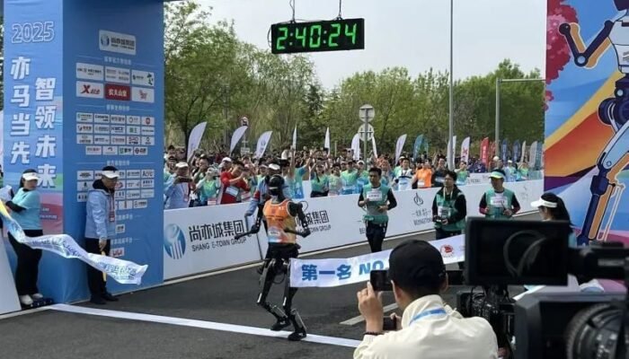Lomba Maraton Robot Pertama di Dunia, Hanya Empat Sampai Finis