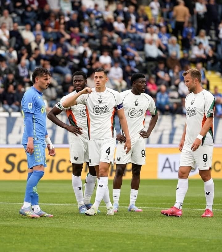 Venezia Diperkuat Jay Idzes Ditaklukkan AC Milan 0-2 1 IMG 20250427 WA0060