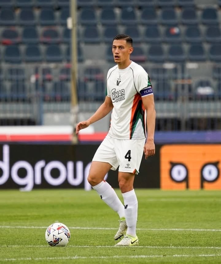 Venezia Versus AC Milan, Duel Antara Pemain Indonesia Jay Idzes dengan Tijjani Reijnders 1 IMG 20250427 WA0061