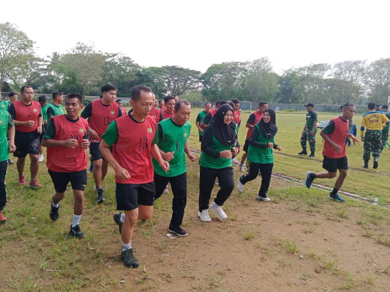 Prajurit Kodim 1002/HST Jalani Tes Kesemaptaan Jasmani 1 IMG 20250429 WA0009 1