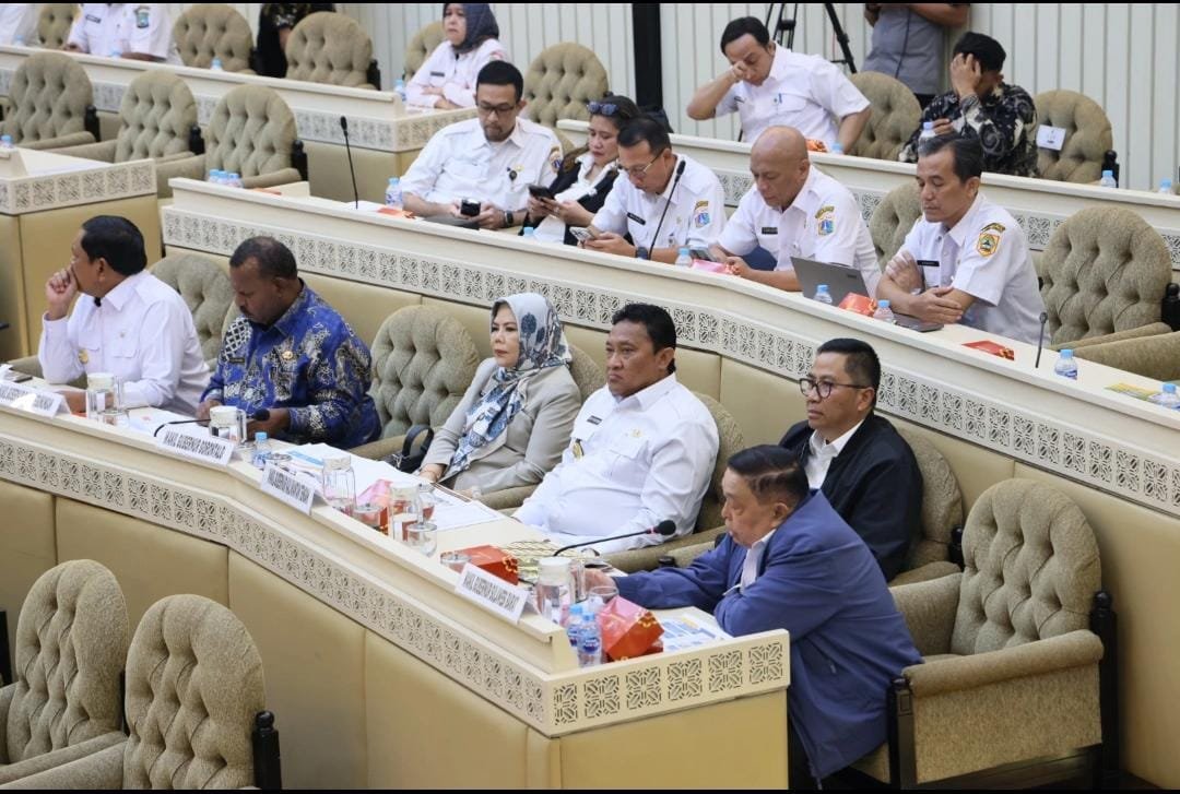 Wagub Kalteng Edy Pratowo RDP Bersama Komisi II DPR RI 1 IMG 20250430 WA0063