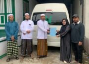 Keluarga H Abdul Latif Serahkan Mobil Operasional untuk Ponpes dan Organisasi Keagamaan di HST