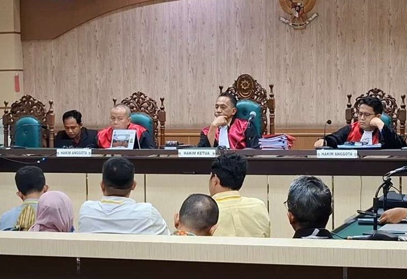 KPK Telusuri Dua Koper Berisi Uang Rp 2 M di Rumah Yulianti 1 1 2 klm 55 cm sidang