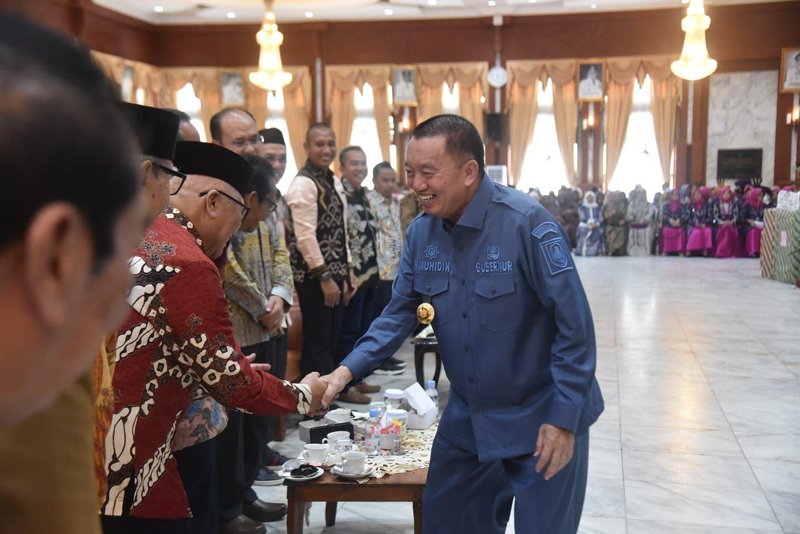 Gubernur H Muhidin Disambut Sukacita Warga Tapin 1 1 35 klm Kontrak Pemprov 19 H muhidin Halalbihala disambut warga Tapin