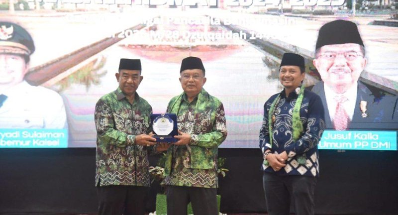 1 35 klm Kontrak Pemprov 26 Yusuf Kalla kukuhkan pengurus dewan masjid