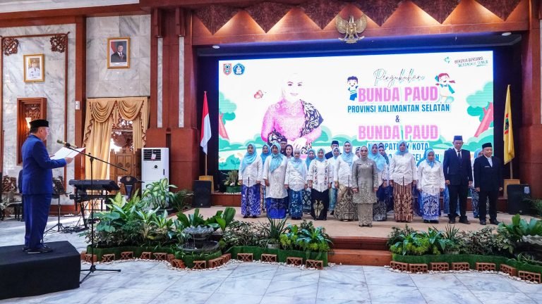 1 35 klm Kontrak Pemprov 27 Gubernur H Muhidin kukuhkan Bunda PAUD Kalsel