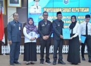 Bupati HSS Serahkan SK Pengangkatan 155 CPNS 25 Bupati HSS Serahkan SK Pengangkatan 155 CPNS