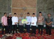 Bupati HSS Serahkan Hibah Rp350 Juta ke MT Laskar Alawiyyin 21 Bupati HSS Serahkan Hibah Rp350 Juta ke MT Laskar Alawiyyin