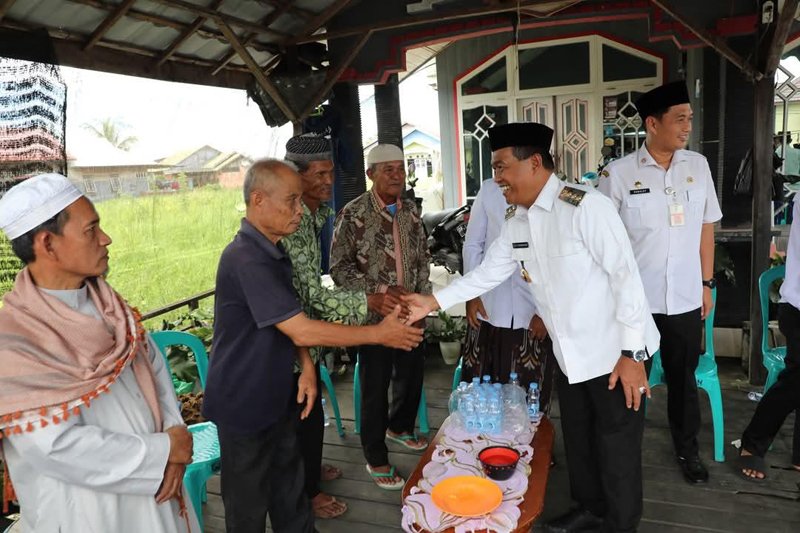 Bupati Hadiri Pemakaman Saudara dari Wabup 1 Hal 12 HSS 3 klm 19