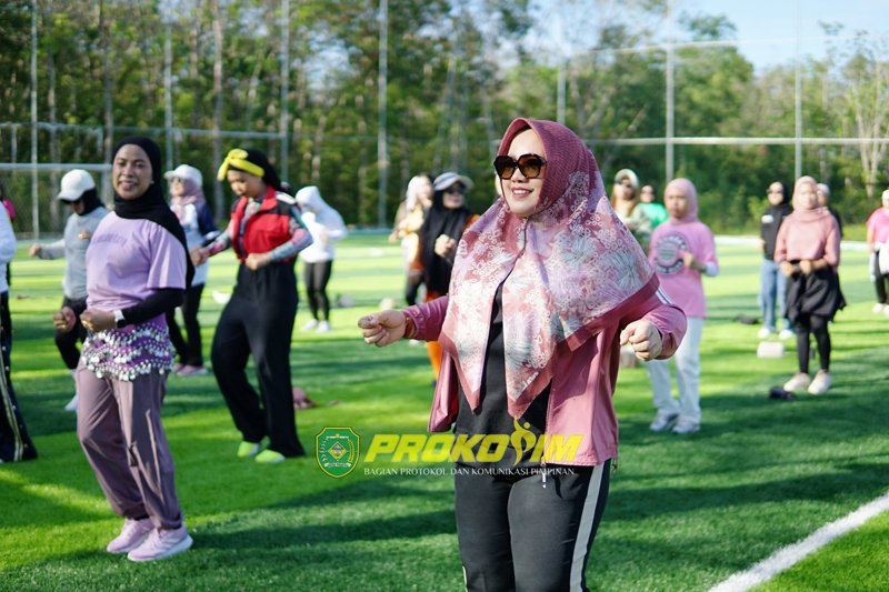 Zumba Belly Fit Dance Party Jadikan Pusat Gaya Hidup Sehat 1 Hal 12 Tapin 35 kln