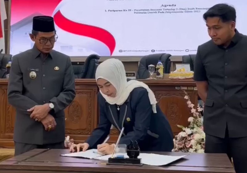 Dua Raperda Disepakati dalam Rapat Paripurna 1 Hal 2 Bal 3 klm 10