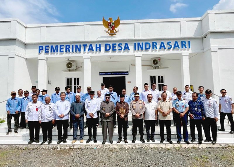 Hal 4 4 KLM MTP Menteri Desa Foto Bersama