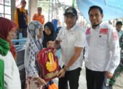 Wabup Kotabaru Serahkan Bantuan Korban Kebakaran di Baharu Utara