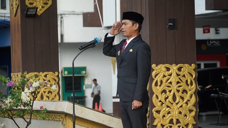 Upacara HUT Divisi IV ALRI Kalimantan, Yamin Atensi Aksi Balap Liar dan Gengster 1 Hal 5 2 Klm Kontrak 1