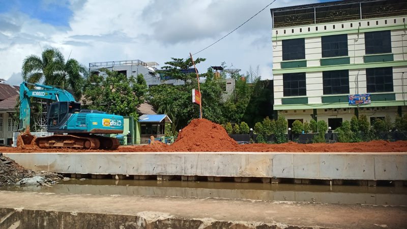 Proyek Sungai Veteran Persempit Sungai? 1 Hal 5 3 Klm Veteran