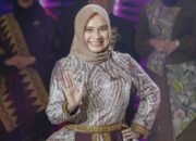 Elysa Resturini Tampilkan Keanggunan Sasirangan di Munas APEKSI 38 Elysa Resturini Tampilkan Keanggunan Sasirangan di Munas APEKSI