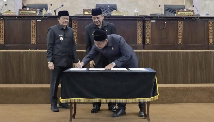 DPRD Kalsel Sampaikan Catatan Rekomendasi LKPj Gubernur Tahun Anggaran 2024 4 IMG 20250501 WA0018