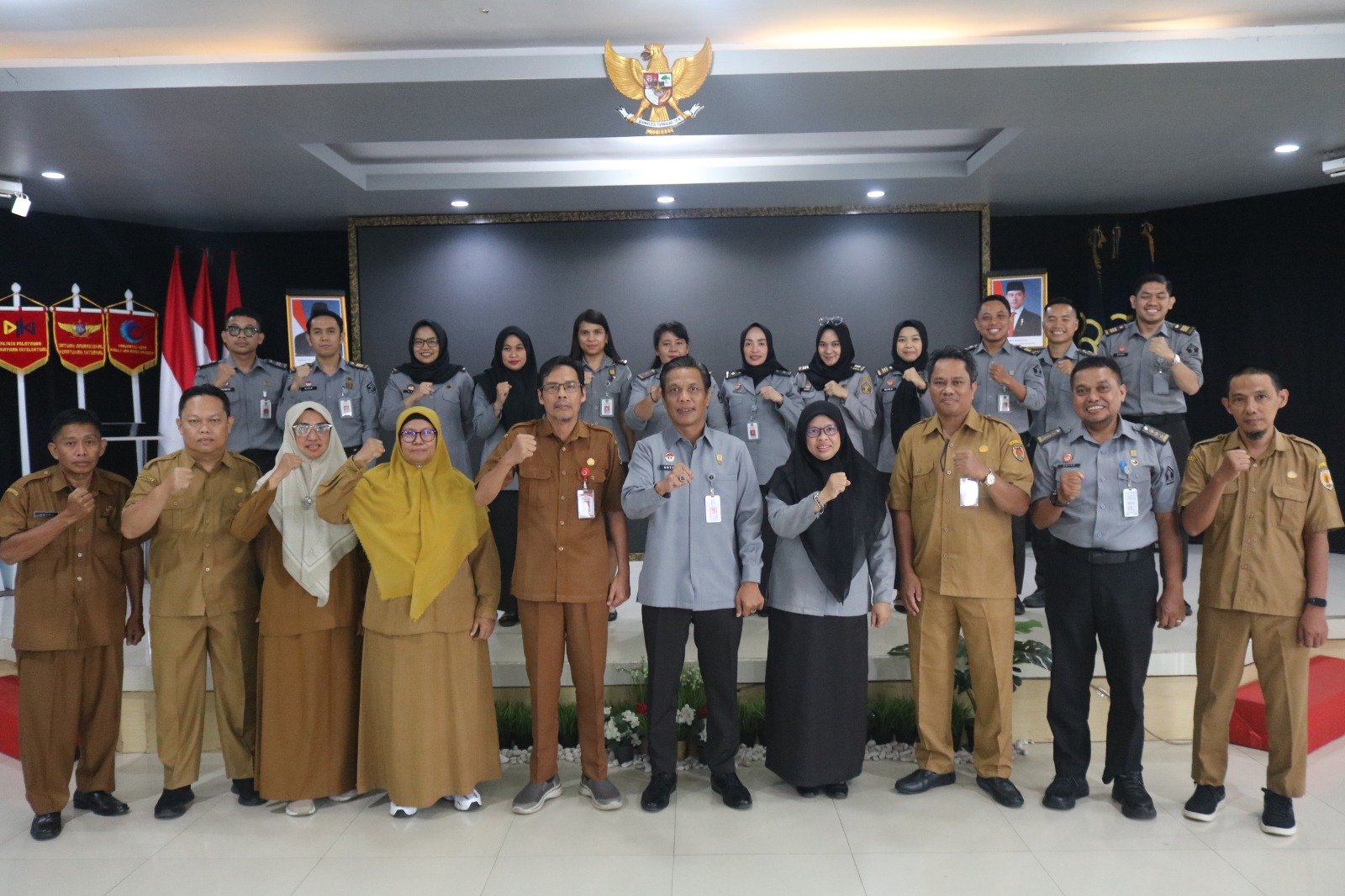 Perkuat Kualitas Regulasi Daerah, Kanwil Kemenkum Kalsel Gelar Harmonisasi Ranperbup HST 1 IMG 20250507 WA0044 1